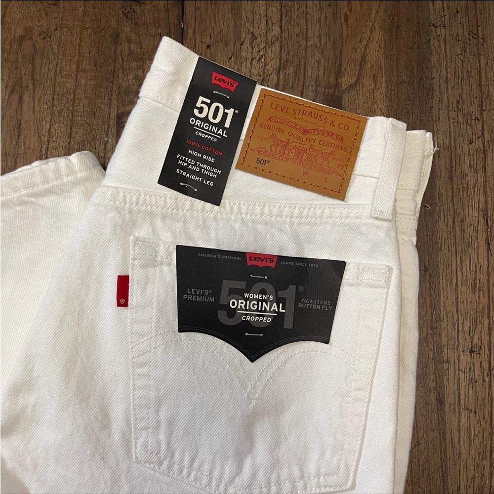 Levis cropped 501s jeans white